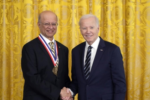 Ashok Gadgil receives the National Medal of Technology and Innovation from President Biden at the White House. (Photo/Caption Credit: White House & Berkeley Engineering)