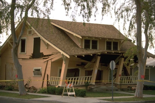 california bungalow collapse in equake