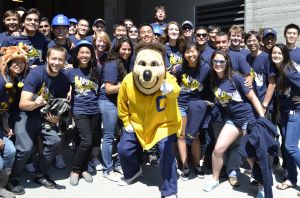 Cal mascot Oski Bear posing in front of students on CalDay
